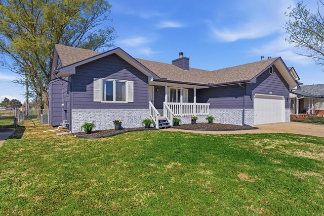 1137 N Burrows St, Belle Plaine, KS 67013