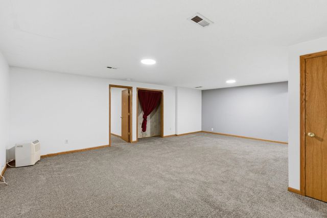 1137 N Burrows St, Belle Plaine, KS 67013