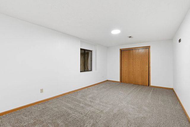 1137 N Burrows St, Belle Plaine, KS 67013