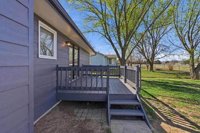 1137 N Burrows St, Belle Plaine, KS 67013