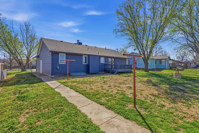 1137 N Burrows St, Belle Plaine, KS 67013