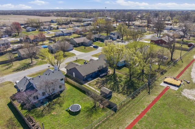 1137 N Burrows St, Belle Plaine, KS 67013