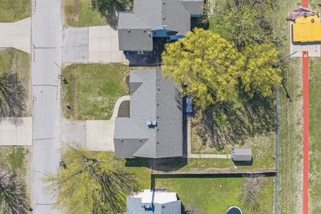 1137 N Burrows St, Belle Plaine, KS 67013