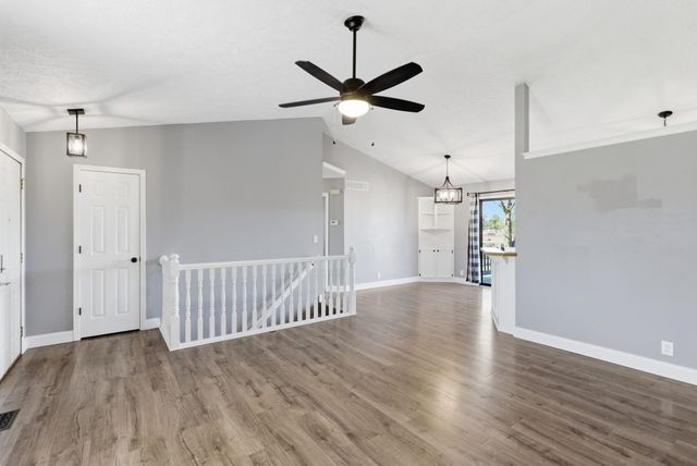 1137 N Burrows St, Belle Plaine, KS 67013