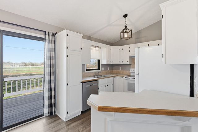 1137 N Burrows St, Belle Plaine, KS 67013