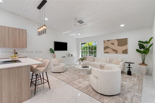 695 NW 107th Ln, Coral Springs, FL 33071