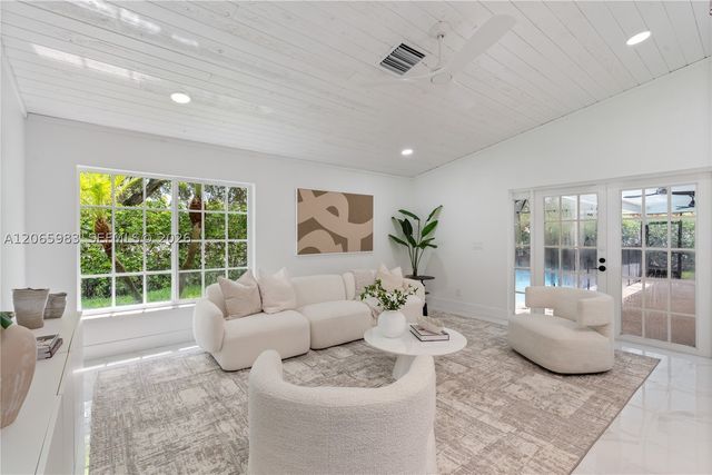 695 NW 107th Ln, Coral Springs, FL 33071