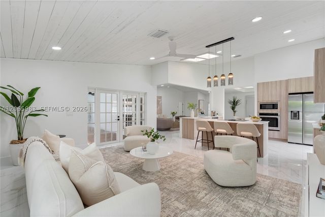 695 NW 107th Ln, Coral Springs, FL 33071