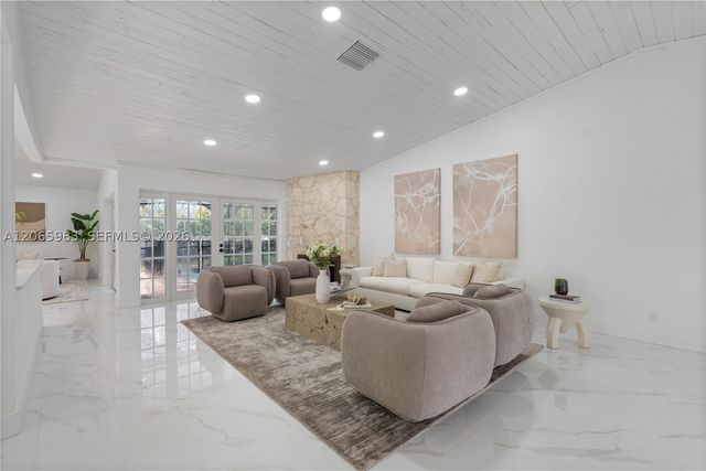 695 NW 107th Ln, Coral Springs, FL 33071