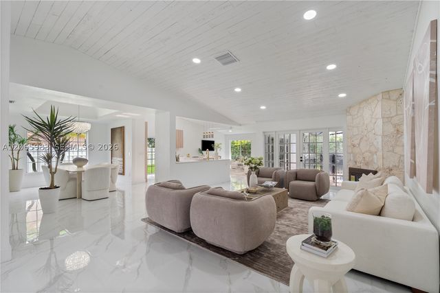 695 NW 107th Ln, Coral Springs, FL 33071