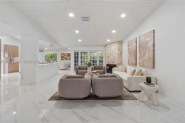 695 NW 107th Ln, Coral Springs, FL 33071