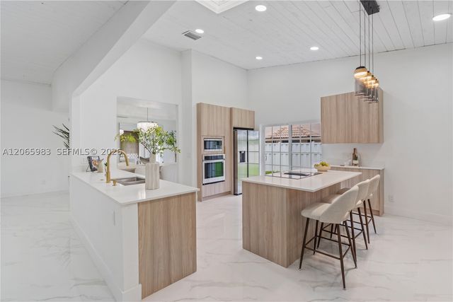 695 NW 107th Ln, Coral Springs, FL 33071
