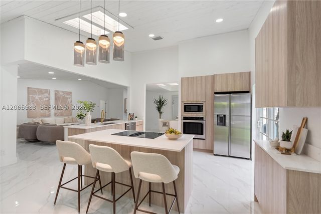 695 NW 107th Ln, Coral Springs, FL 33071