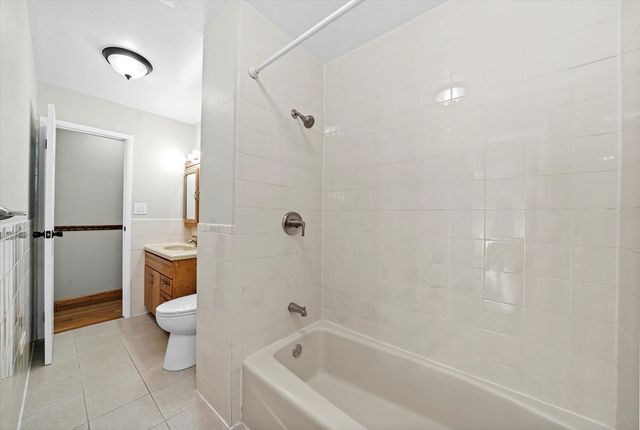 228 Kosan Circle, Streamwood, IL 60107