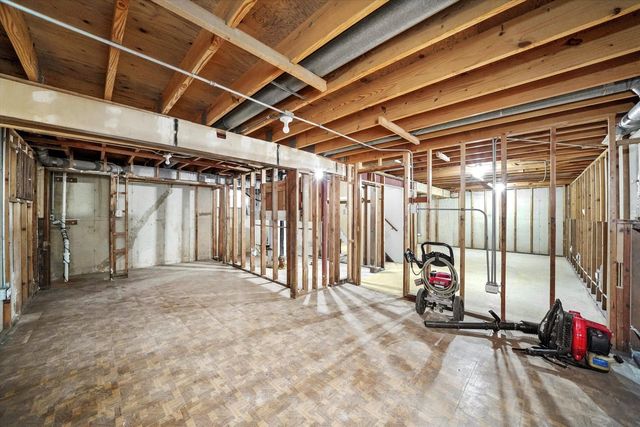 228 Kosan Circle, Streamwood, IL 60107