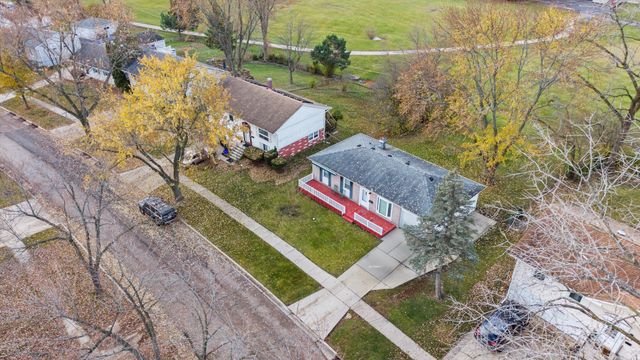 228 Kosan Circle, Streamwood, IL 60107