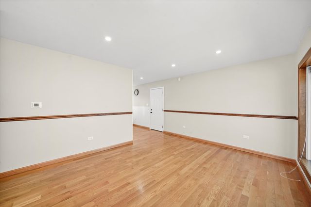 228 Kosan Circle, Streamwood, IL 60107