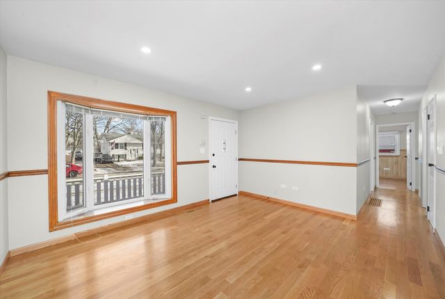 228 Kosan Circle, Streamwood, IL 60107