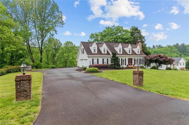 228 Cross Creek Drive, Mount Airy, NC 27030