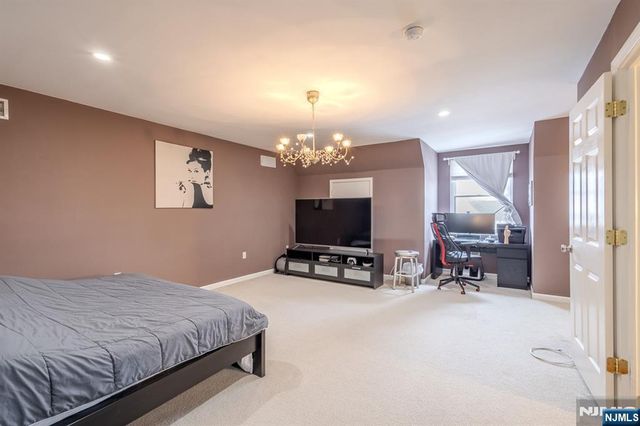 19 Valsumo, Newark, NJ 07105