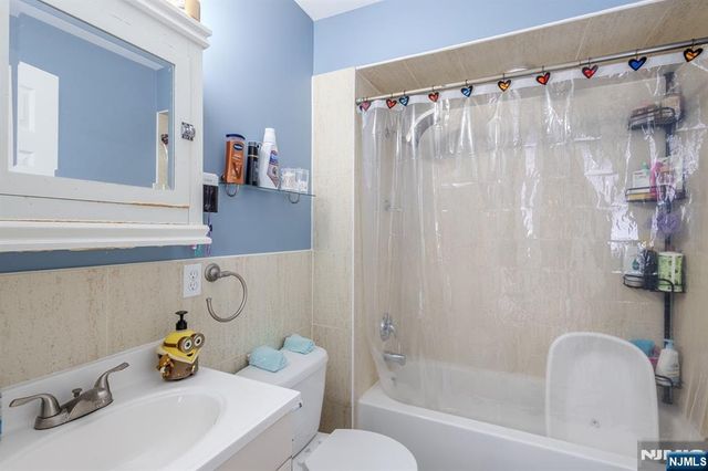 19 Valsumo, Newark, NJ 07105