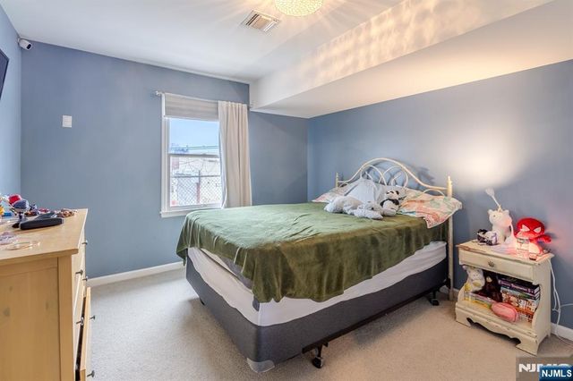 19 Valsumo, Newark, NJ 07105