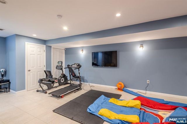 19 Valsumo, Newark, NJ 07105