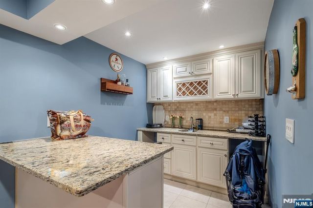 19 Valsumo, Newark, NJ 07105