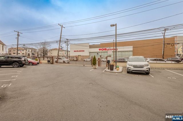 19 Valsumo, Newark, NJ 07105