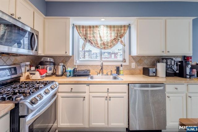 19 Valsumo, Newark, NJ 07105