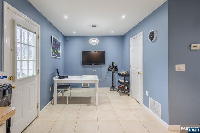 19 Valsumo, Newark, NJ 07105