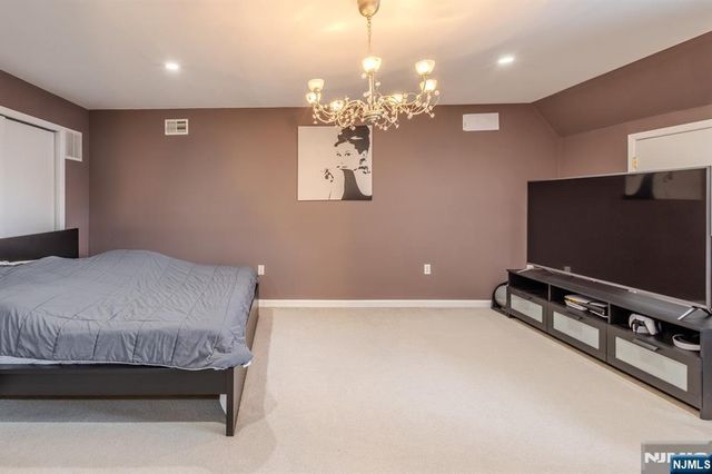 19 Valsumo, Newark, NJ 07105