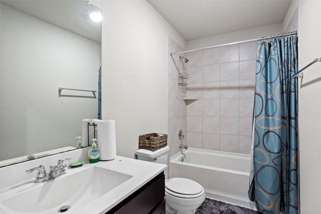 1243 Steed Bluff Drive, Alvin, TX 77511