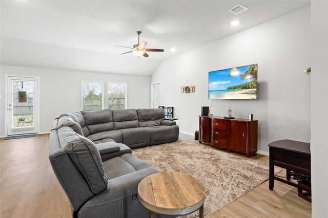 1243 Steed Bluff Drive, Alvin, TX 77511