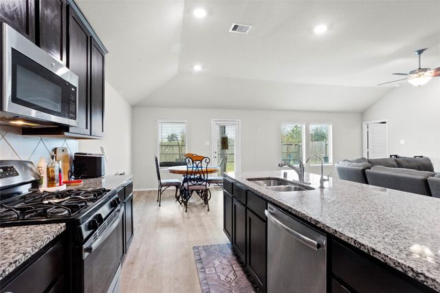 1243 Steed Bluff Drive, Alvin, TX 77511