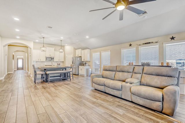 2416 BURBERRY LN, Leander, TX 78641