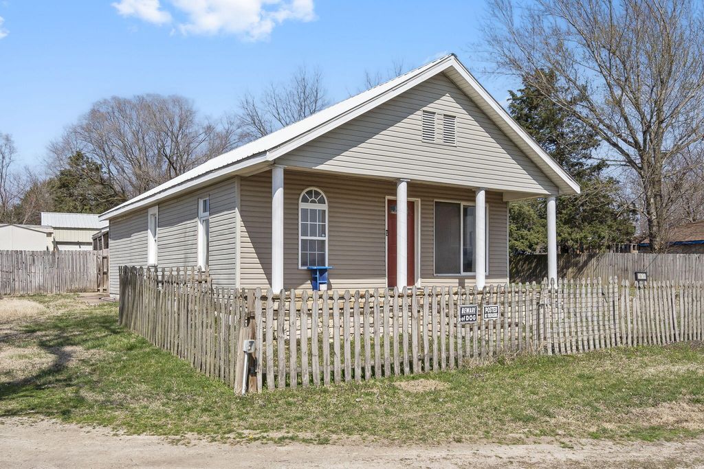 1674 State Highway 13, Blue Eye, MO 65611