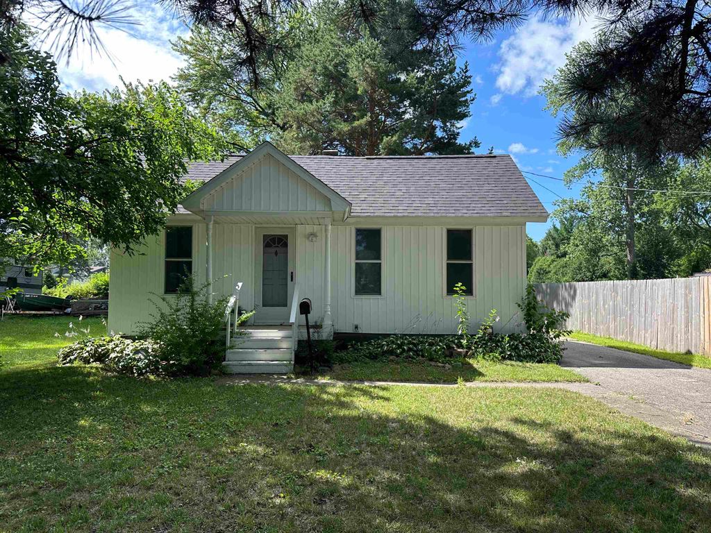 200 Nebobish Street, Essexville, MI 48732