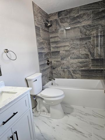 2508 Crescent Dr NW, Minot, ND 58703