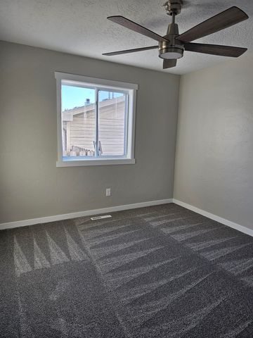 2508 Crescent Dr NW, Minot, ND 58703