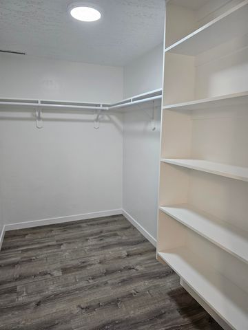 2508 Crescent Dr NW, Minot, ND 58703