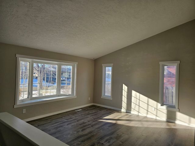 2508 Crescent Dr NW, Minot, ND 58703