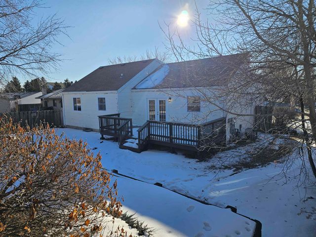 2508 Crescent Dr NW, Minot, ND 58703