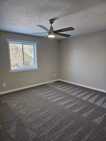 2508 Crescent Dr NW, Minot, ND 58703