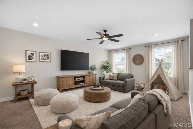 553 Wheatfield Circle, Wentzville, MO 63385