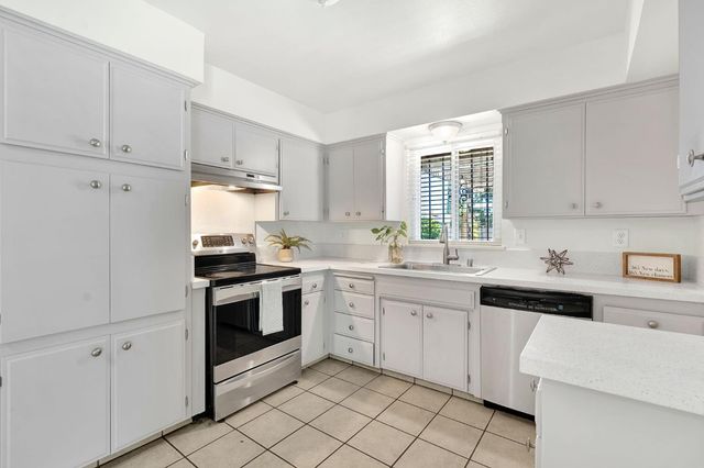 2344 S Backer Avenue, Fresno, CA 93725