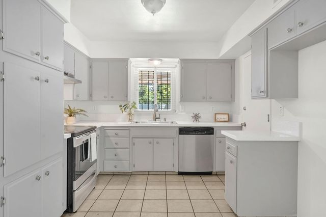 2344 S Backer Avenue, Fresno, CA 93725