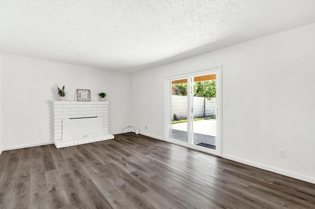 2344 S Backer Avenue, Fresno, CA 93725