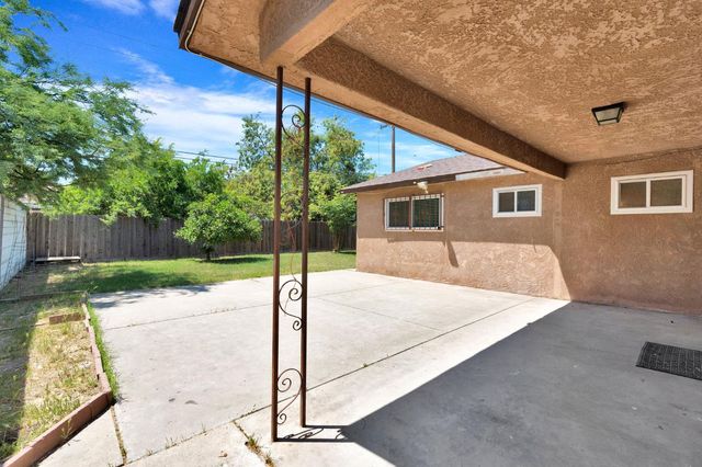 2344 S Backer Avenue, Fresno, CA 93725