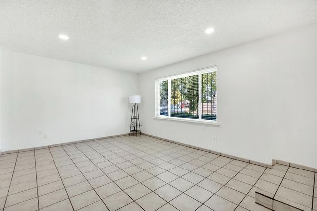 2344 S Backer Avenue, Fresno, CA 93725